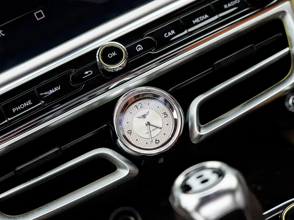 Bentley Flying Spur Plug-in Hybrid 2026 2025 Model Year 4.0T V8 Mulliner