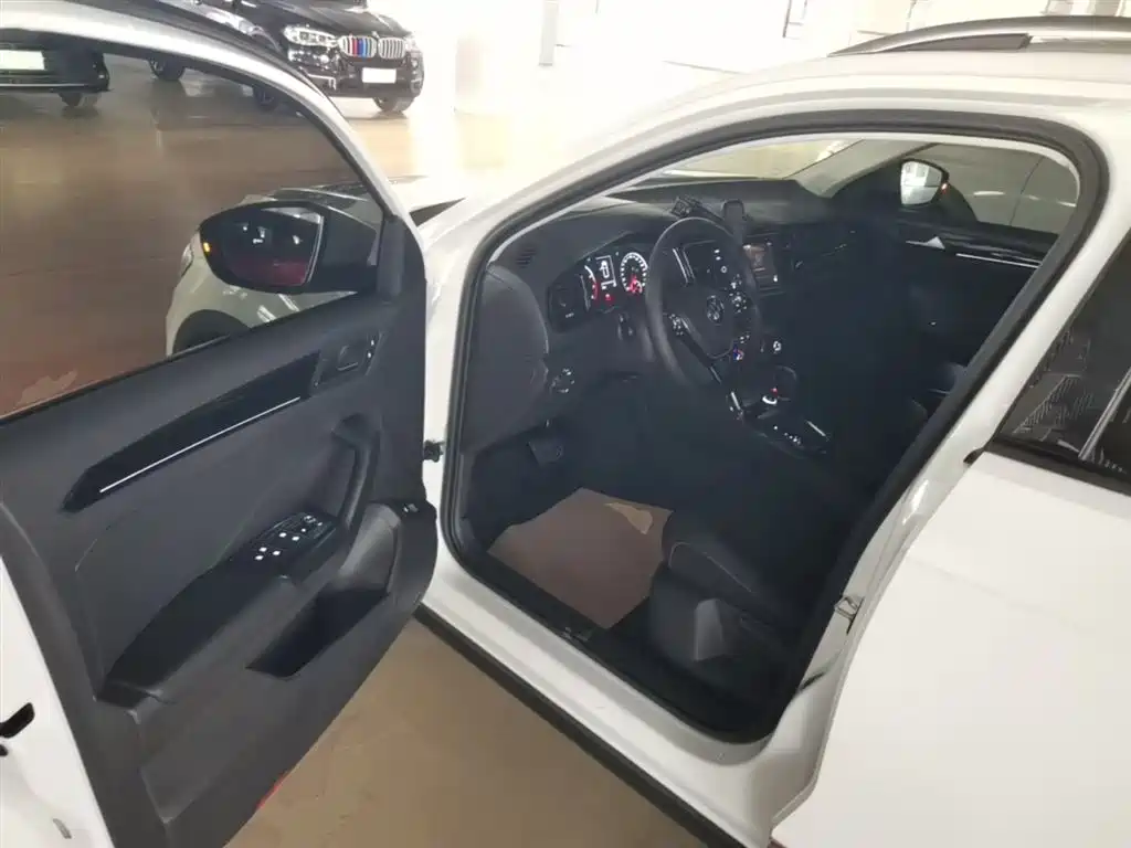Volkswagen T-ROC 2019 280TSI DSG 2WD Comfort Version China VI фото 16