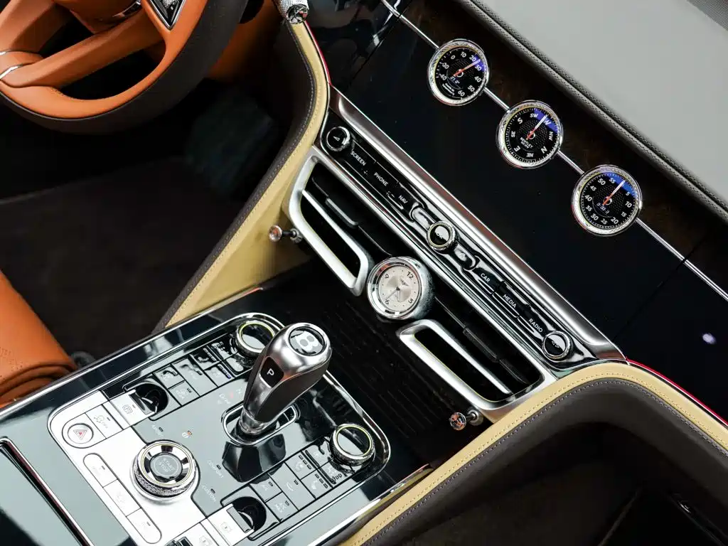 Bentley Flying Spur Plug-in Hybrid 2026 2025 Model Year 4.0T V8 Mulliner