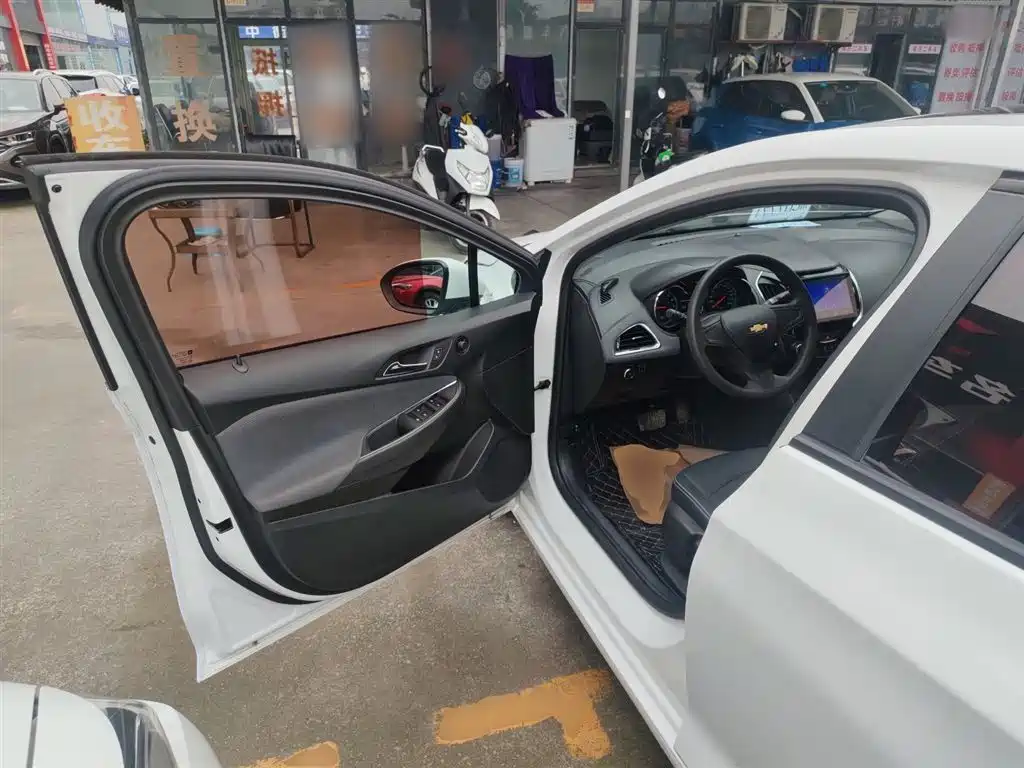 Chevrolet Cruze 2018 320 Automatic Pioneer Sunroof Edition фото 16