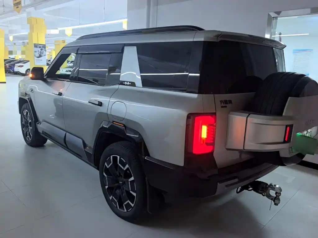 Fang Cheng Bao Leopard 8 2024 2025 Zhiyong Flagship 7-Seater