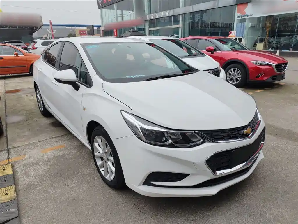 Chevrolet Cruze 2018 320 Automatic Pioneer Sunroof Edition фото 4