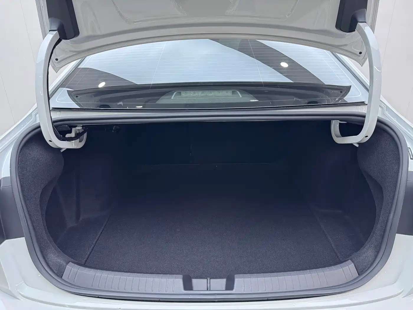 Volkswagen Sagitar 2023 Model Year 280TSI DSG Surpass Edition фото 20