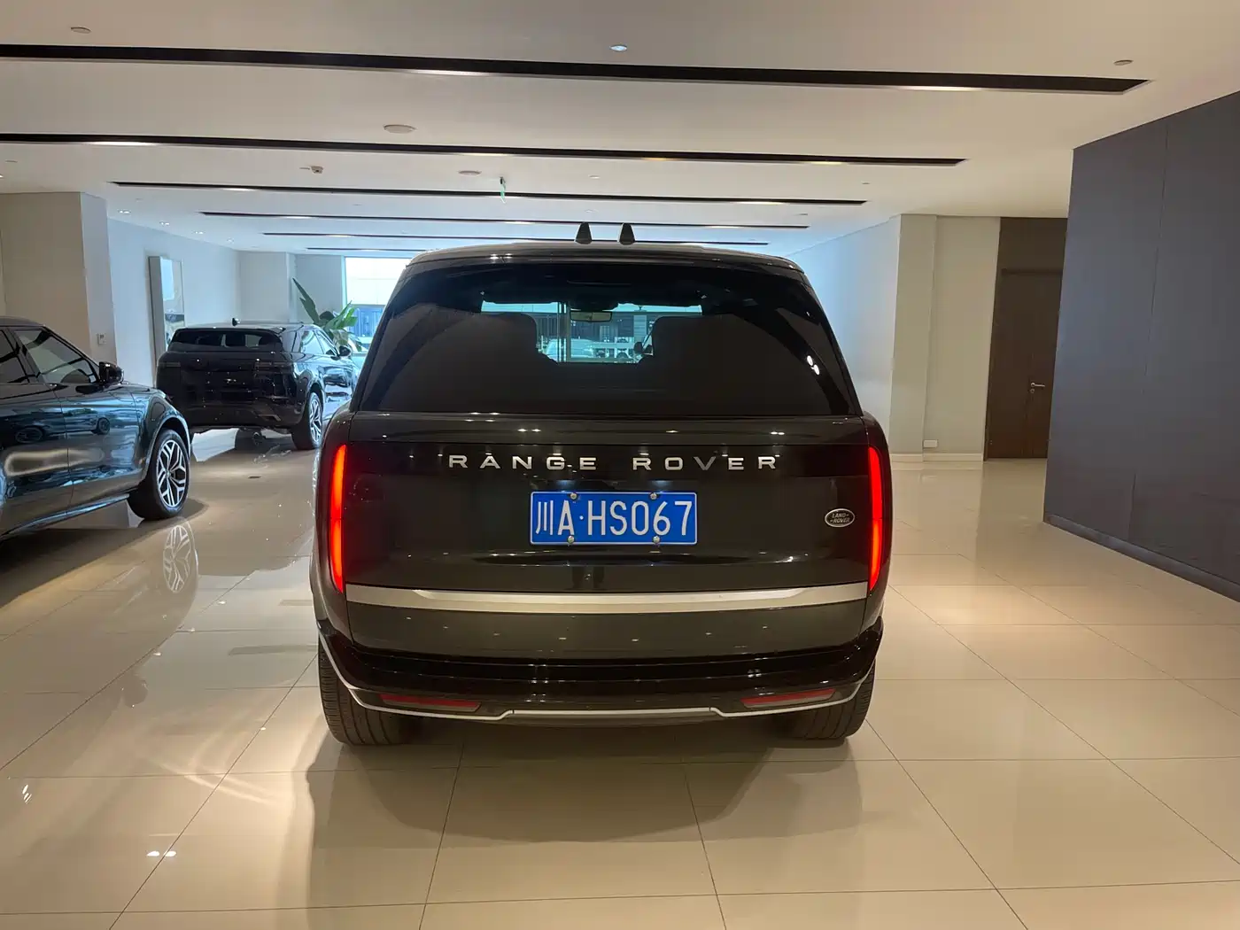 Land Rover Range Rover 2024 3.0 L6 400PS Genesis Extended фото 3