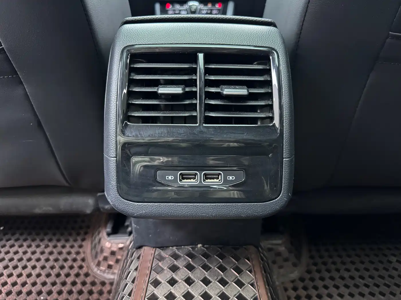 Volkswagen Sagitar 2023 Model Year 280TSI DSG Surpass Edition фото 19