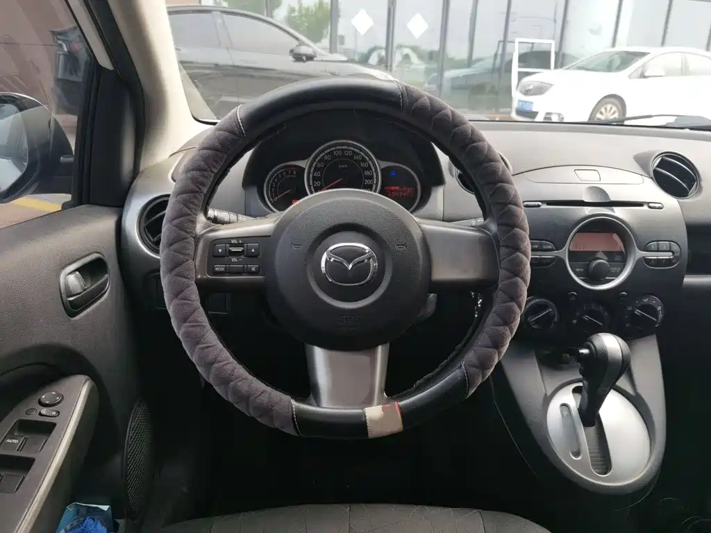 Mazda 2 2014 2012 Hatchback Dynamic 1.5L Automatic Value Edition