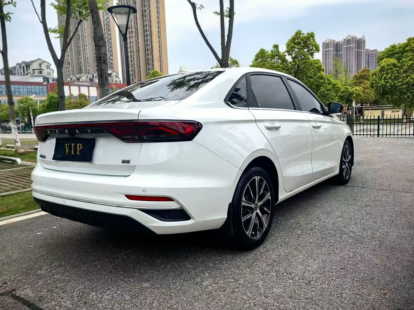 Фото 7 - Geely Emgrand
