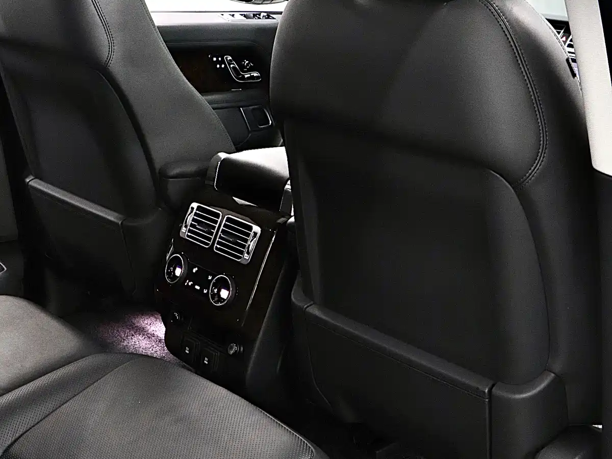 Land Rover Range Rover 2020 3.0 L6 Heritage Edition фото 17