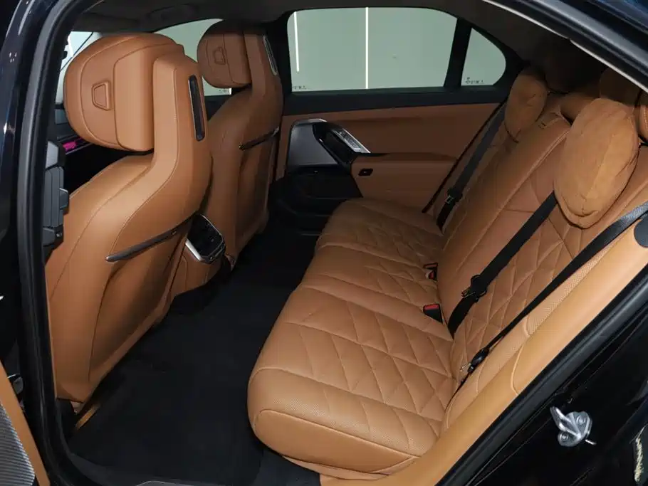 BMW 7-SERIES