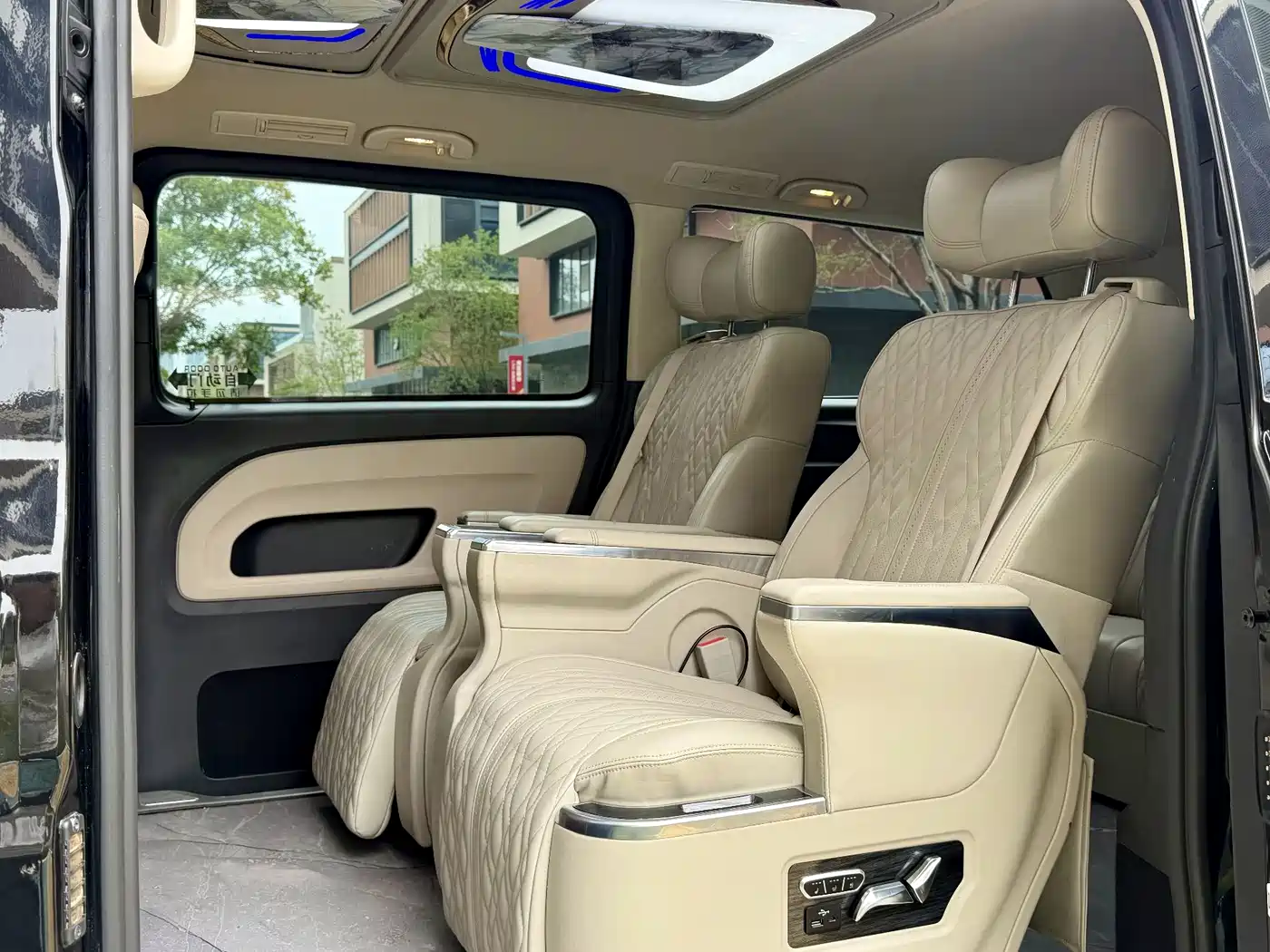 Mercedes-Benz Vito 2021 2.0T Business Edition 7-seater фото 9