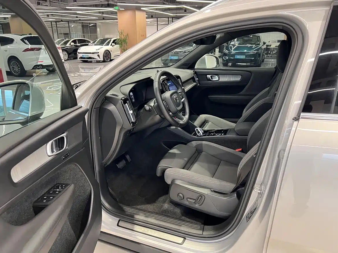 Volvo XC40 2024 2024 B3 Smart Elite Luxury Edition