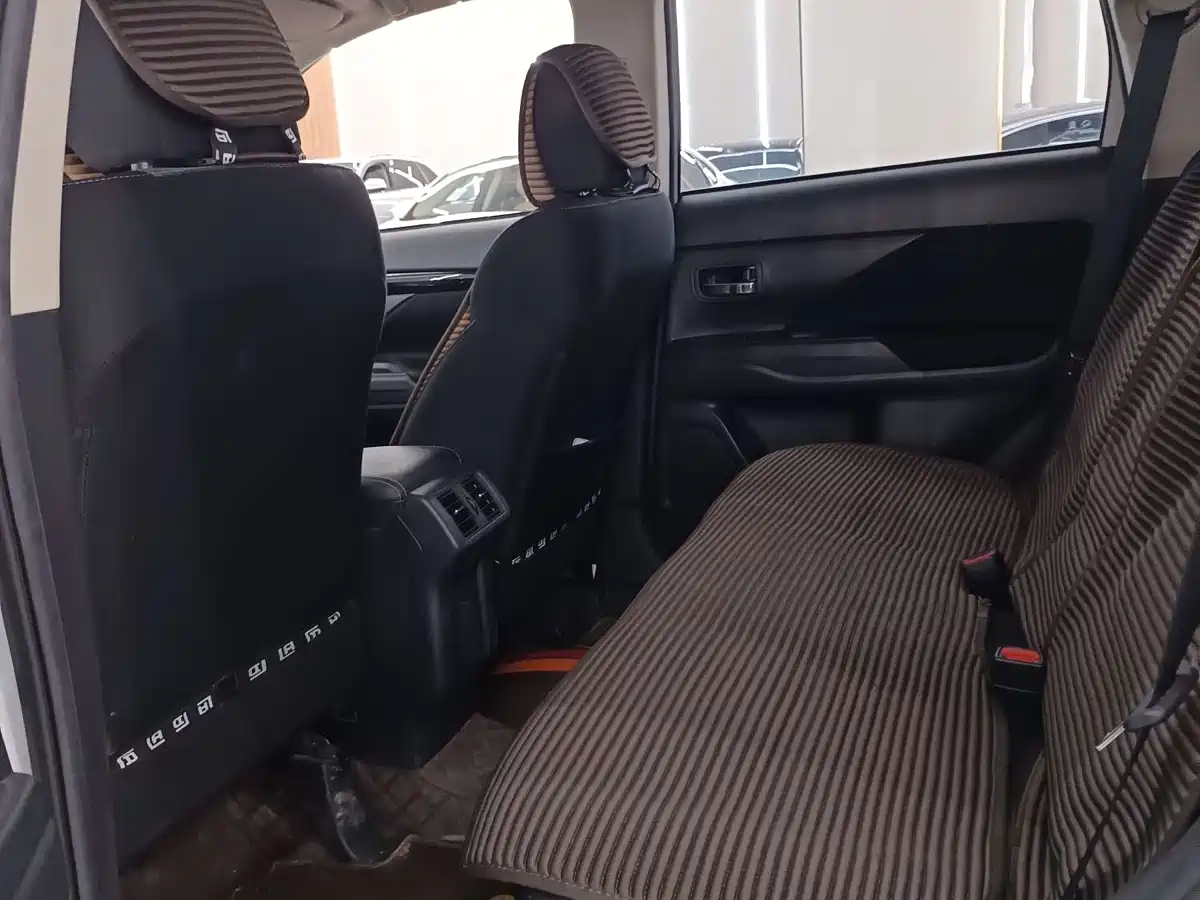 Mitsubishi Outlander 2021 2.0L 2WD Smooth Ride Version 5-Seater фото 7