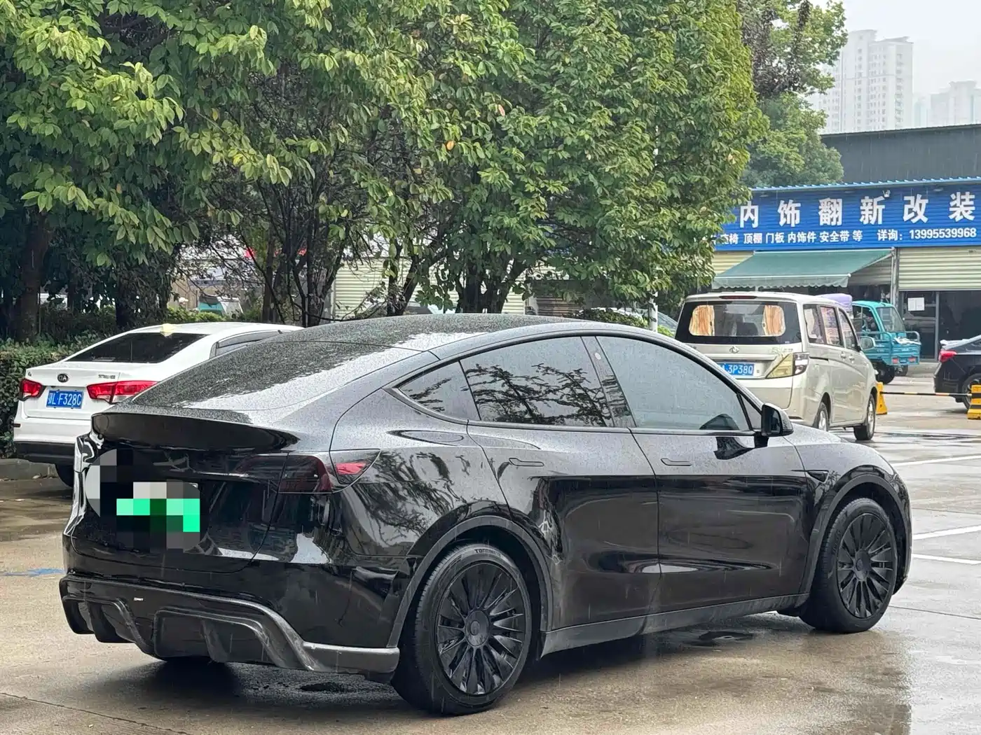 TESLA MODEL Y