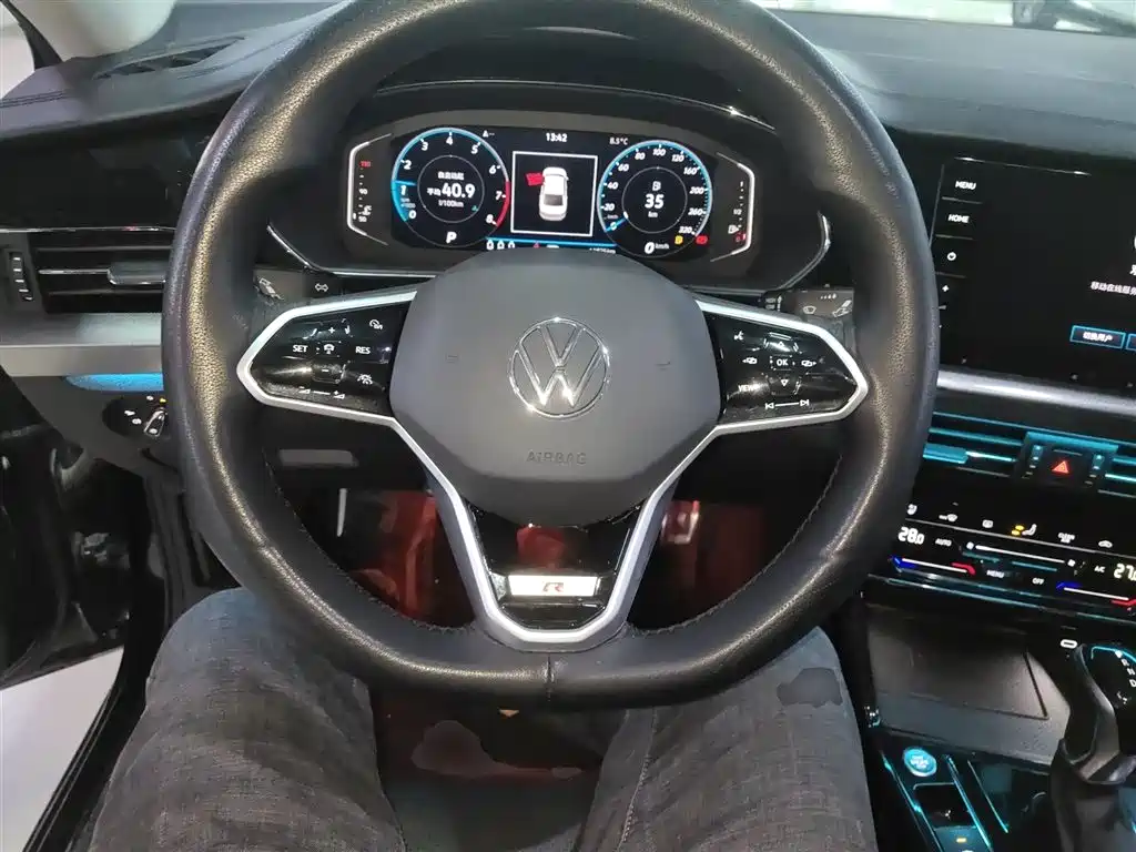 Volkswagen Passat 2023 Facelift 330TSI Luxury Edition фото 11