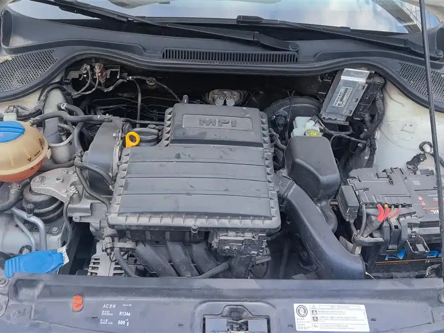 Volkswagen Polo 2014 1.4L Manual Trend Edition фото 10