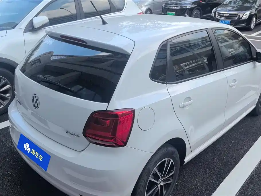 Volkswagen Polo 2014 1.4L Manual Trend Edition фото 3