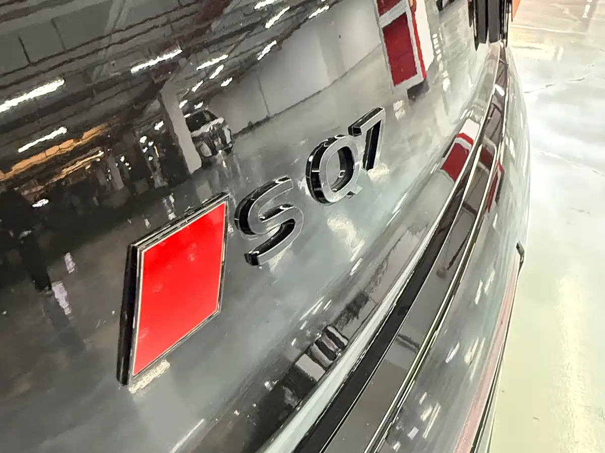 Audi SQ7 2024 4.0 TFSI фото 12