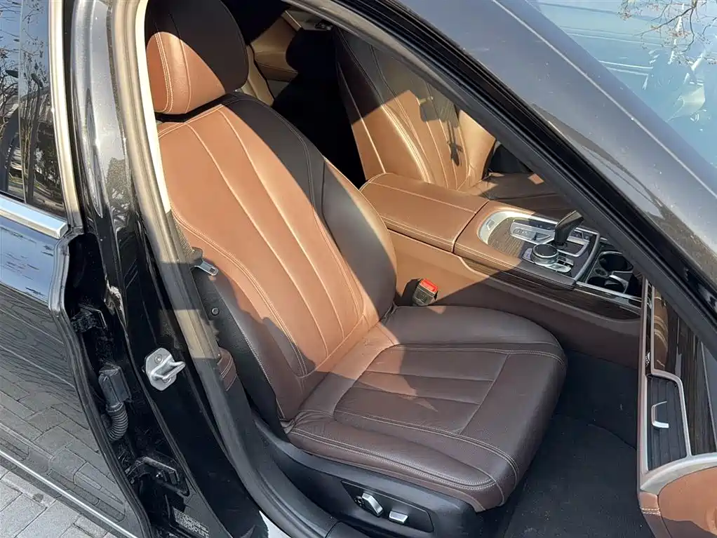 BMW 7 Series 2016 730Li Leading фото 22