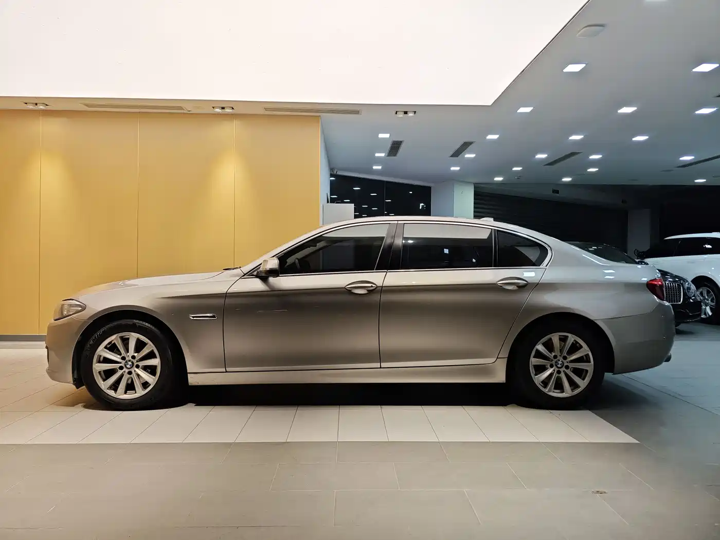 BMW 5 Series 2014 520Li Elegance фото 6