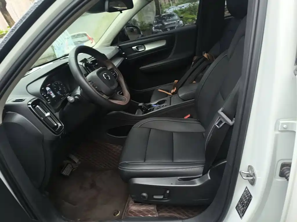 Volvo XC40 2022 2022 Model T4 AWD Smart Drive Fashion Edition