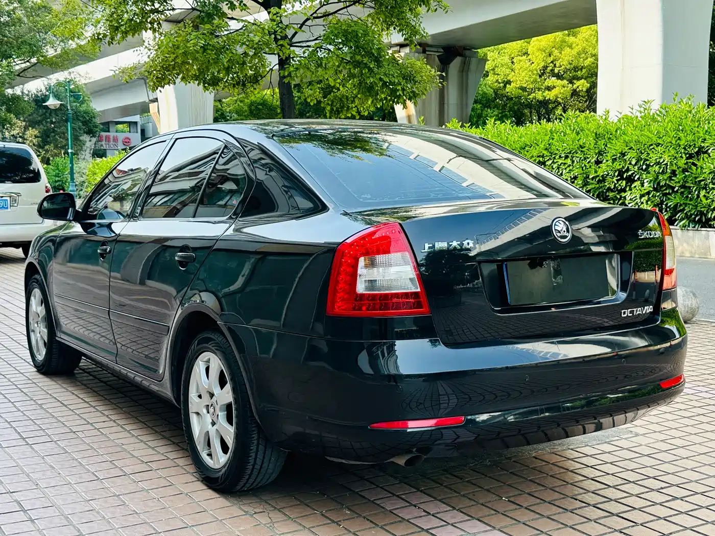 Škoda Octavia 2014 1.6L Auto Yijie Edition фото 9