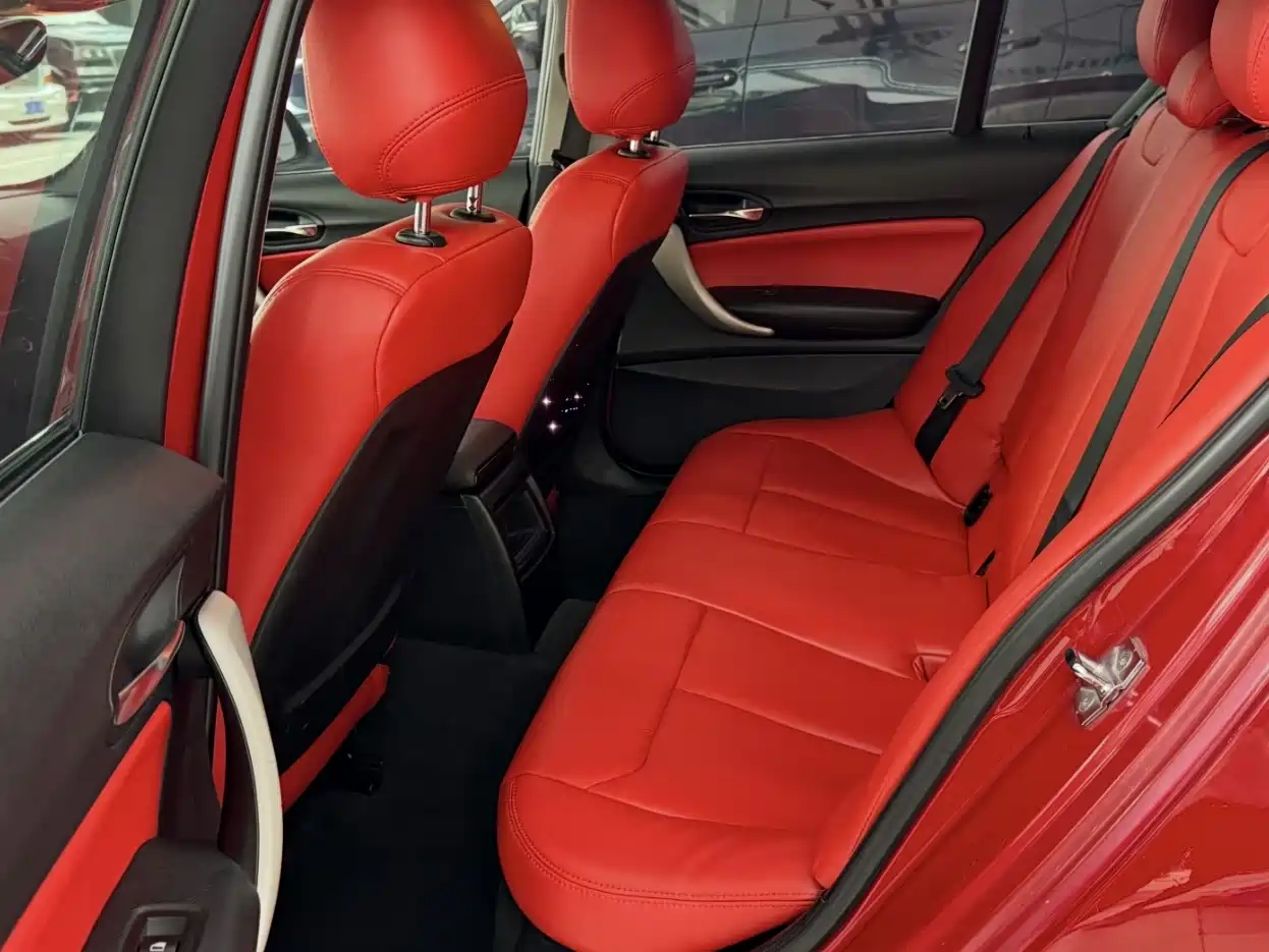Photo 6 - BMW 1 Series (Import)