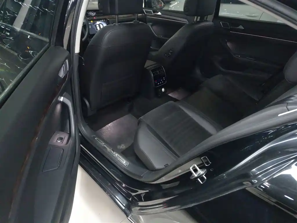 Volkswagen Magotan 2018 330TSI DSG Luxury фото 14