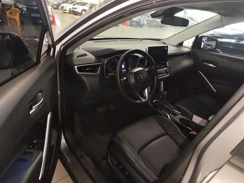 Toyota Frontlander 2022 2.0L CVT Luxury PLUS Edition фото 16