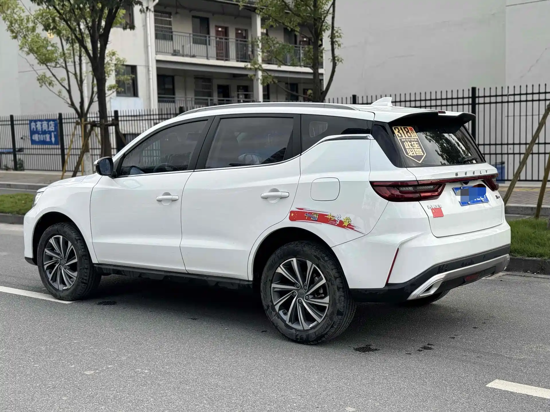 Фото 10 - Geely Emgrand X6