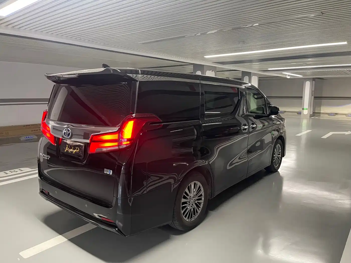 Toyota Alphard 2020 Hybrid 2.5L Premium Edition фото 29
