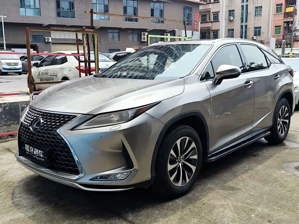 Фото 1 - Lexus RX