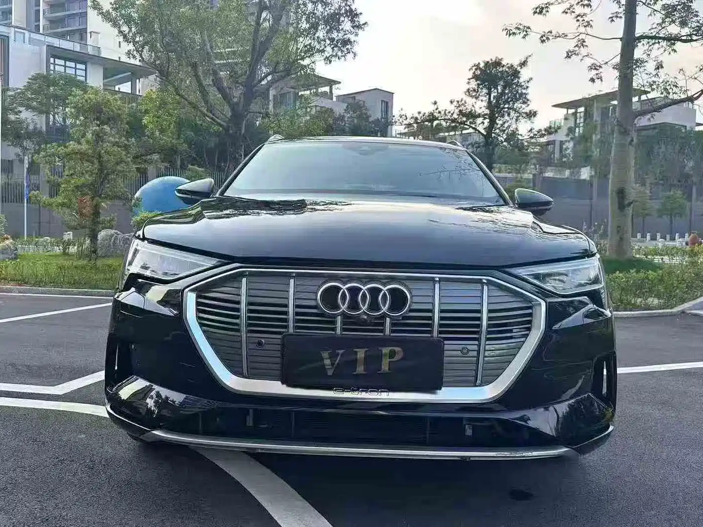 AUDI E TRON