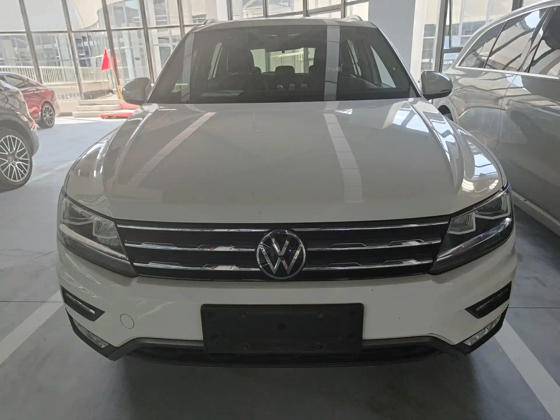 Фото 2 - Volkswagen Tiguan L