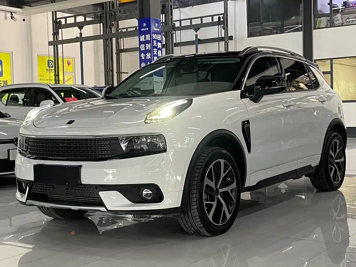 Lynk & Co 01 2017 2.0T AWD Pro