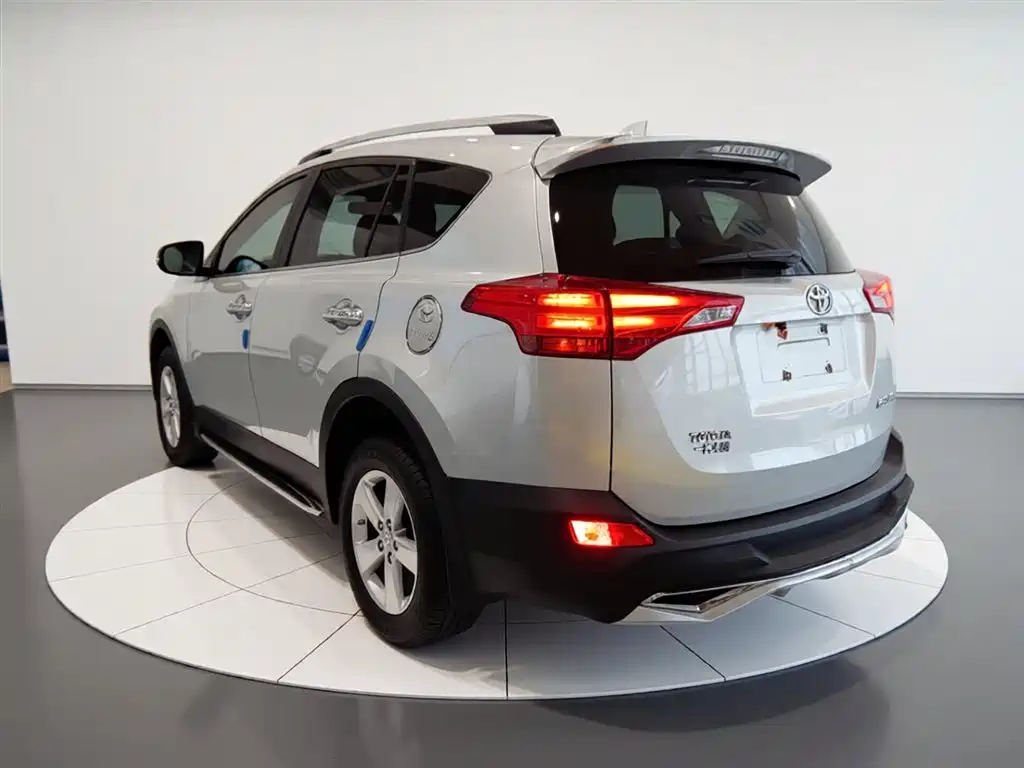 Toyota RAV4 Rongfang 2013 2.0L CVT 2WD Urban фото 23
