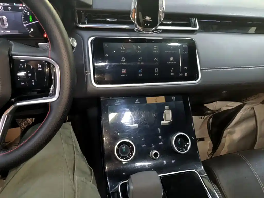 Photo 13 - Land Rover Range Rover Velar