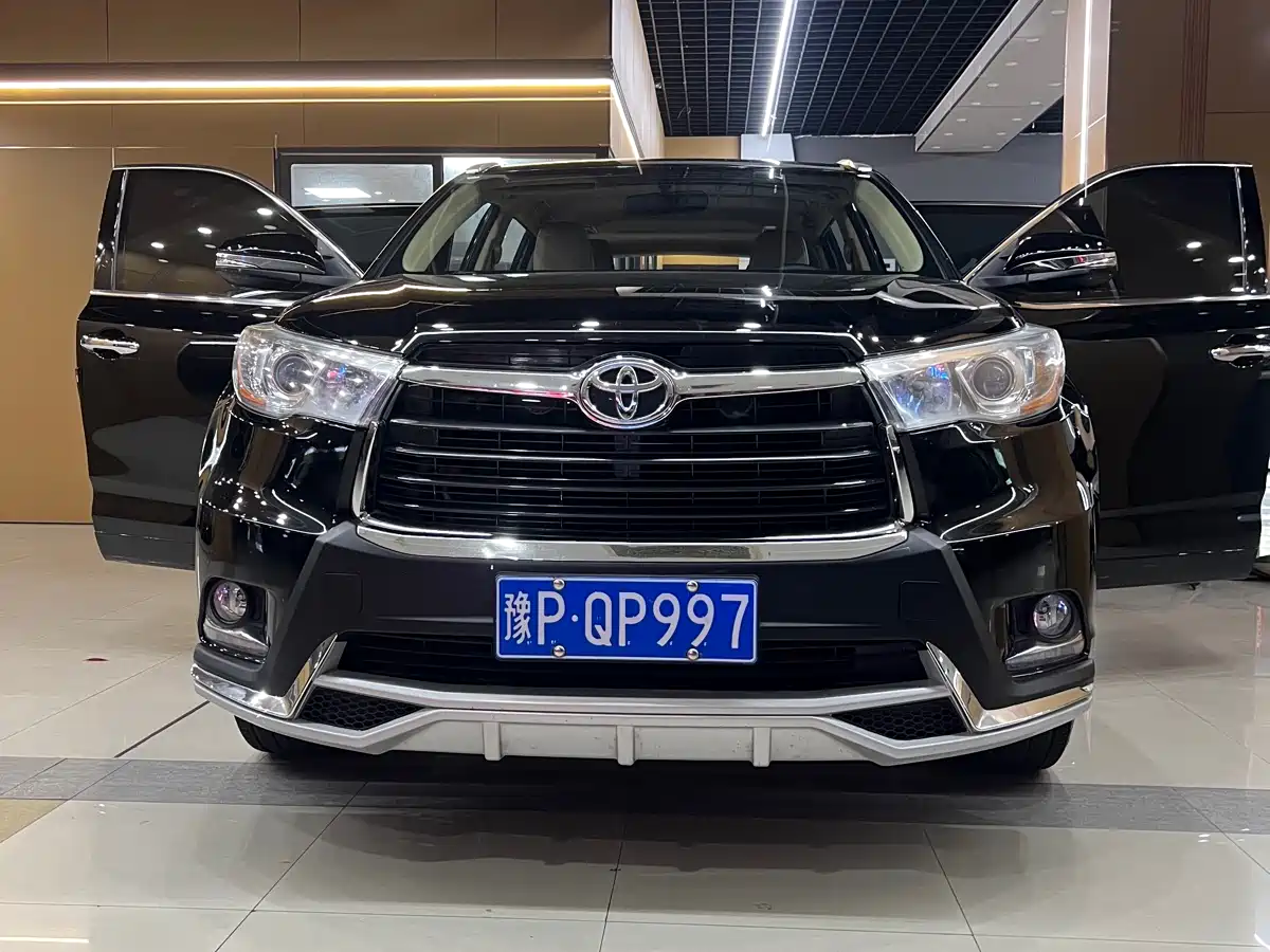 TOYOTA HIGHLANDER