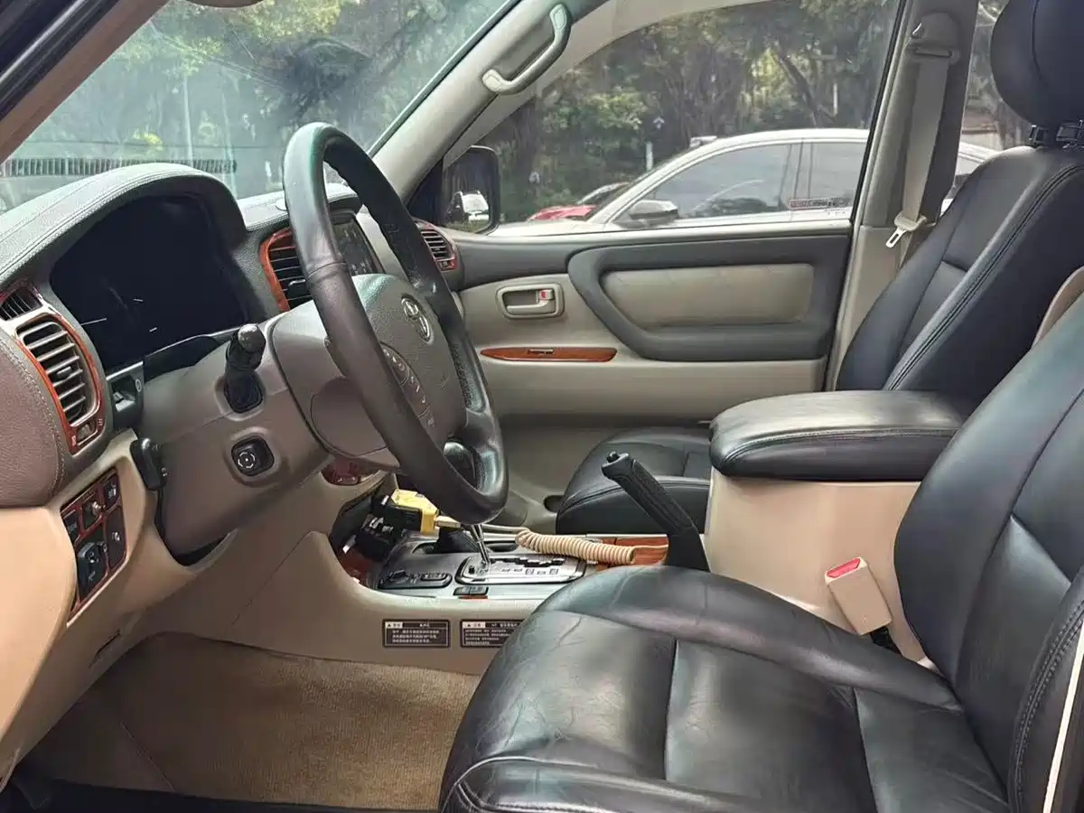 Toyota Land Cruiser 2005 Model 4.7L Automatic VX-R Luxury DVD Edition фото 6