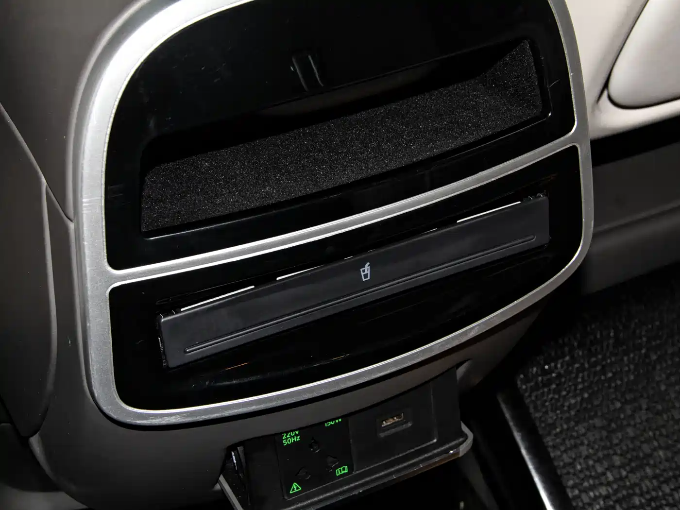 Mercedes-Benz Vito 2023 2.0T Business 7-Seater фото 25