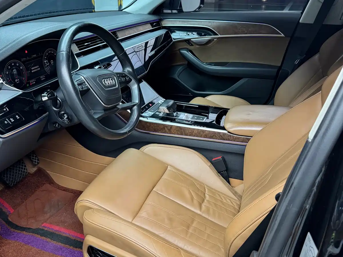 Фото 14 - Audi A8