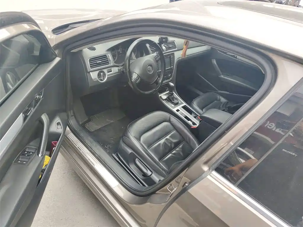 Volkswagen Passat 2014 1.8TSI DSG Luxury Edition фото 12