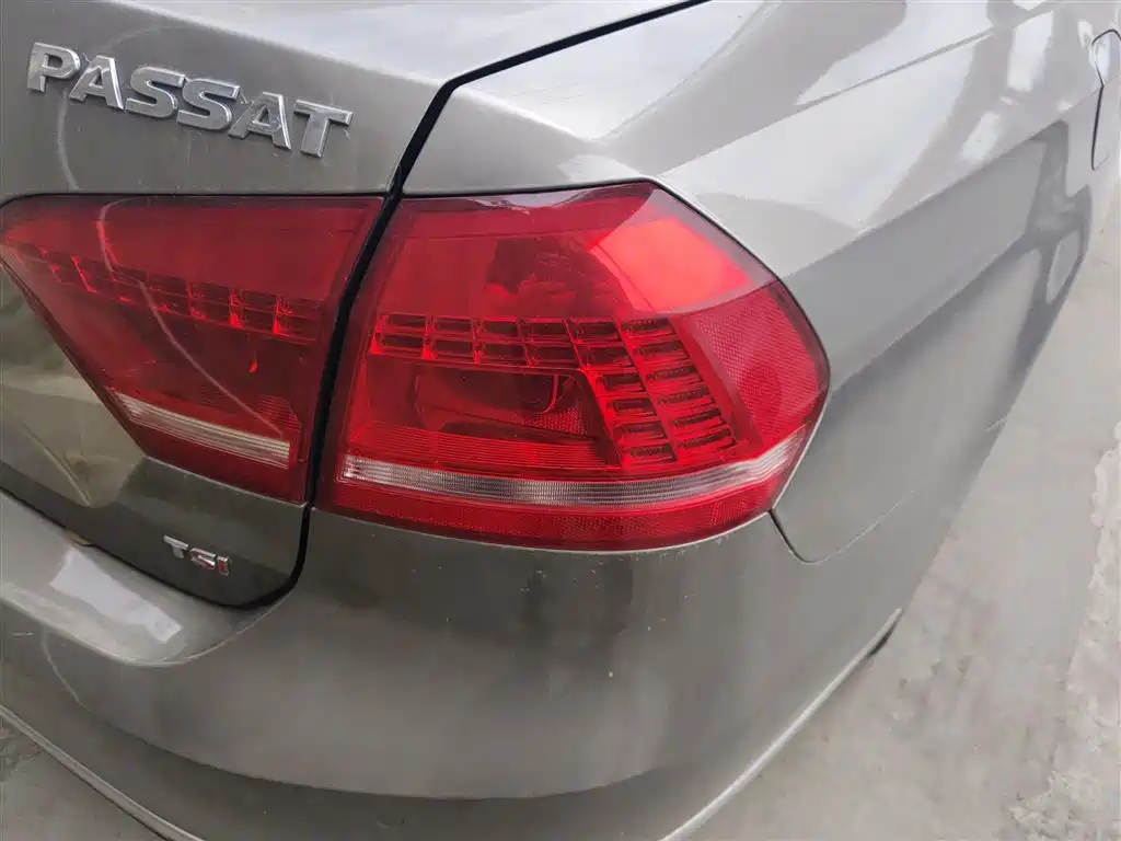 Volkswagen Passat 2014 1.8TSI DSG Luxury Edition фото 24