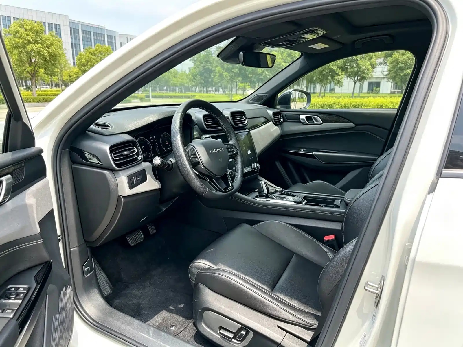 Фото 7 - Lynk & Co 03