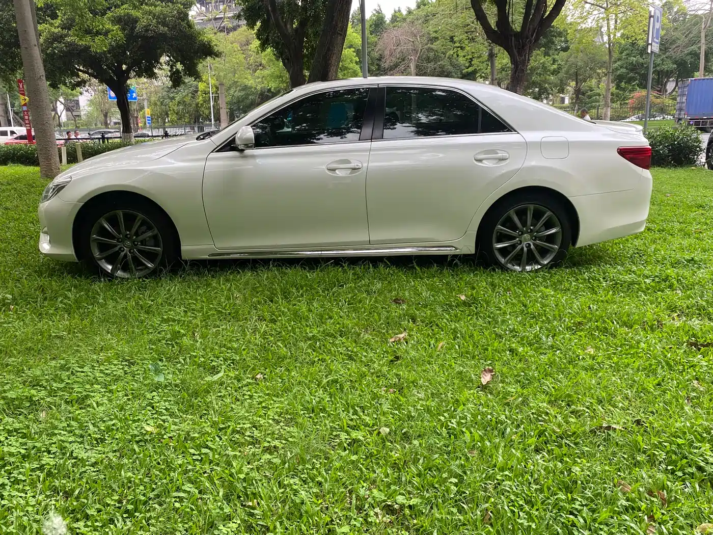 Toyota Reiz 2013 2.5V Premium Edition фото 19