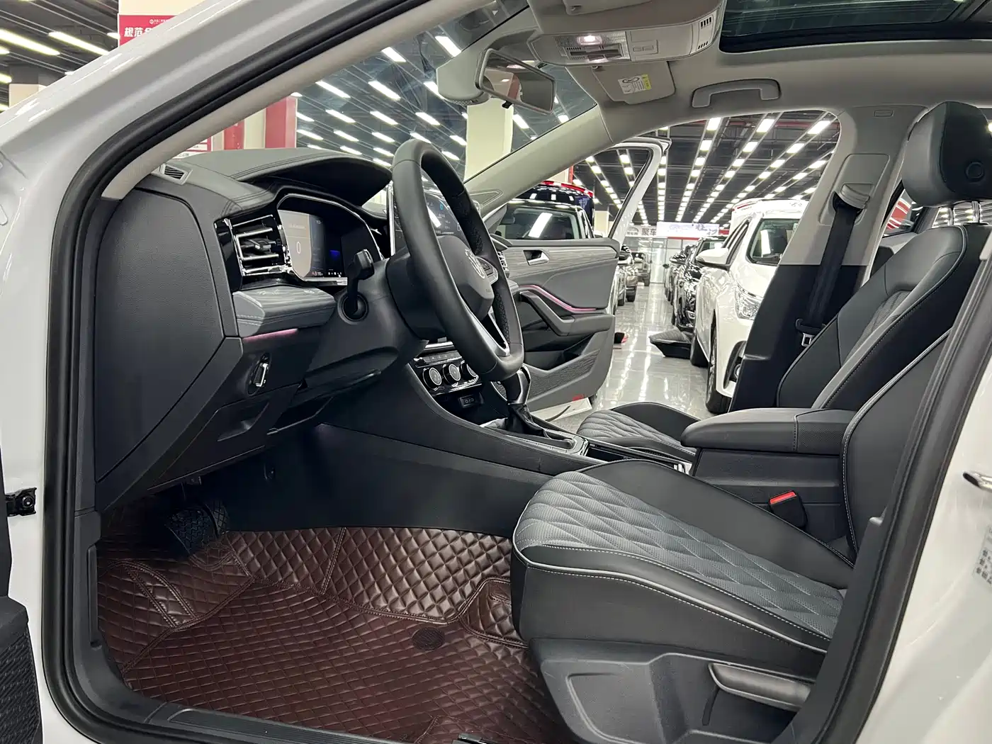 Volkswagen Sagitar 2023 300TSI DSG Surpassing Edition фото 19