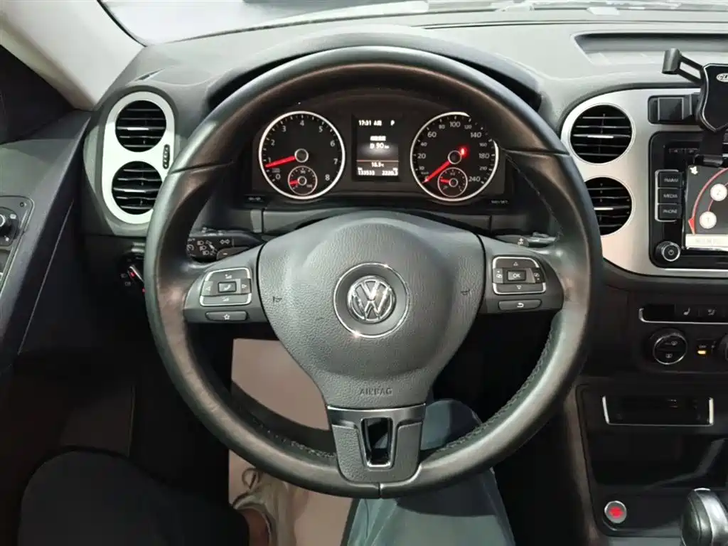 Volkswagen Tiguan 2015 1.8TSI Automatic 2WD Highline фото 11