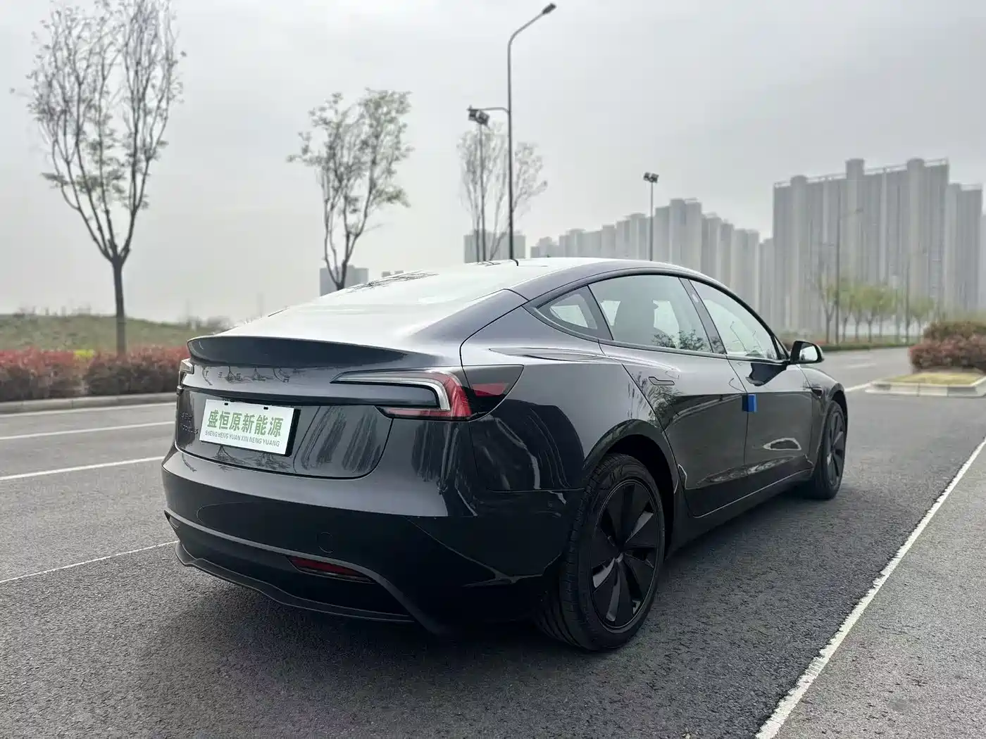 TESLA MODEL 3