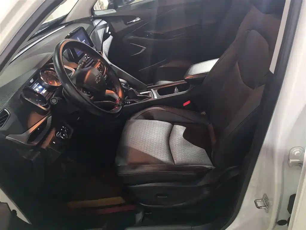 Chevrolet Volando 2018 Redline 530T Auto Premium Edition (5+2 seats) China V фото 7