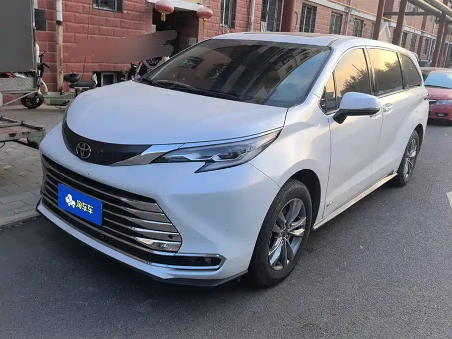 Toyota Sienna 2024 2.5L Hybrid Comfort Edition