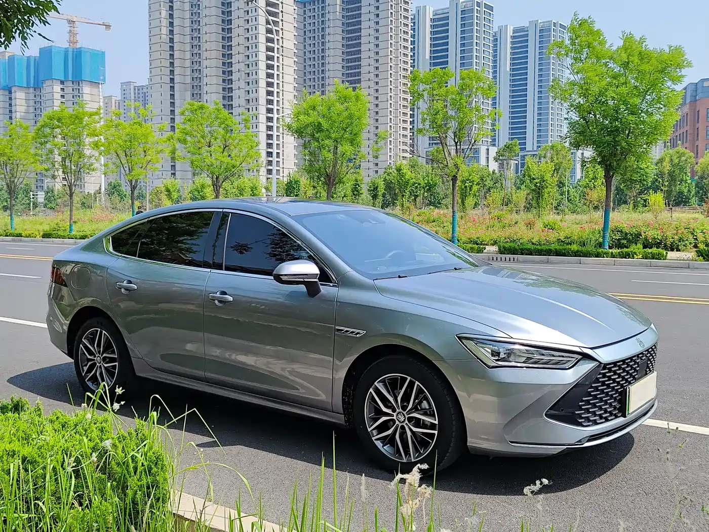 BYD Qin PLUS 2023 Champion Edition DM-i 120KM Excellence фото 17